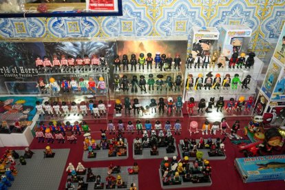 Feria del coleccionismo en el Colegio San José