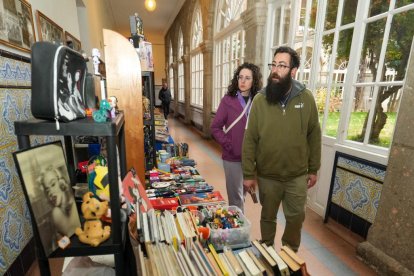 Feria del coleccionismo en el Colegio San José
