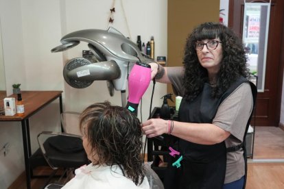 Nines, dueña de la peluquería Cocoon, en la calle Carmelo.