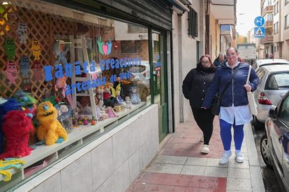 Escaparate de Lanita Creaciones en la calle Carmelo.