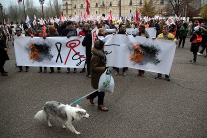 Manifestación en León contra la gestión de los incendios forestales del verano