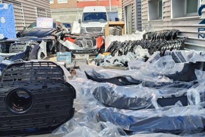 Piezas de automoción encontradas por la Policía Nacional.
