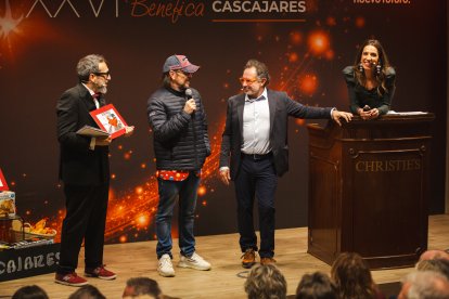 El Tenor Zapata junto al Mago Moré y Santiago Segura, a su lado Beatriz Ordovas de Christie´s