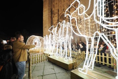 Belén luminoso de la plaza de San Pablo.