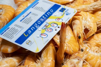 Precios de alimentos navideños en el Mercado del Val en Valladolid.