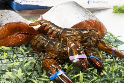 Precios de alimentos navideños en el Mercado del Val en Valladolid.