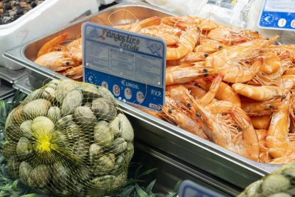 Precios de alimentos navideños en el Mercado del Val en Valladolid.