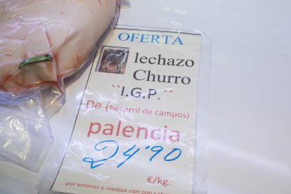 Precios de alimentos navideños en el Mercado del Val en Valladolid.