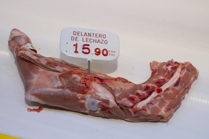 Precios de alimentos navideños en el Mercado del Val en Valladolid.