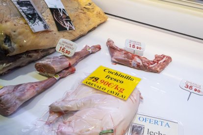 Precios de alimentos navideños en el Mercado del Val en Valladolid.