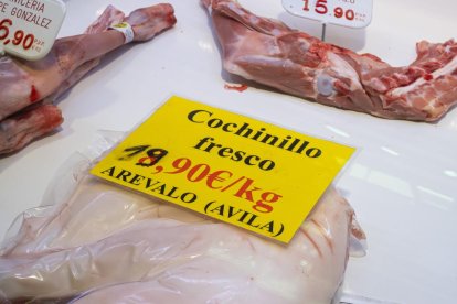 Precios de alimentos navideños en el Mercado del Val en Valladolid.