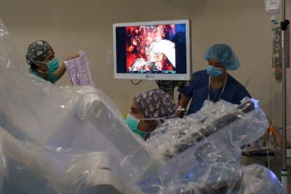 Operación de urología con el robot Da Vinci en el hospital El Bierzo de Ponferrada