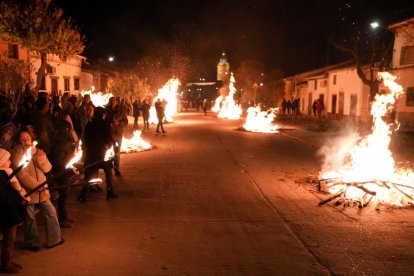 Procesión Virgen de los Pegotes Nava del Rey.