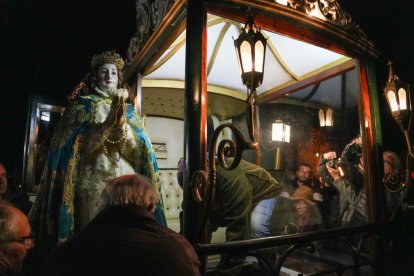 Procesión Virgen de los Pegotes Nava del Rey.