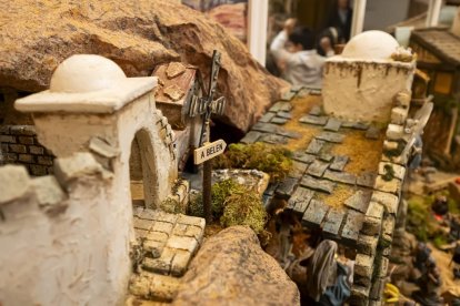 Belén montado por una familia de la calle santiago