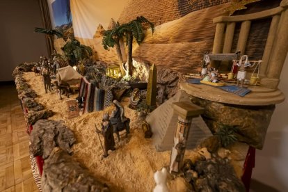 Belén montado por una familia de la calle santiago