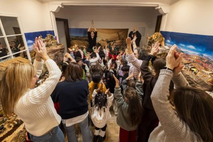Belén montado por una familia de la calle santiago
