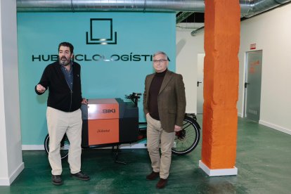 Alberto Gutiérrez Alberca y Eduardo Cabanillas en el Hub Ciclologístico de BIKI