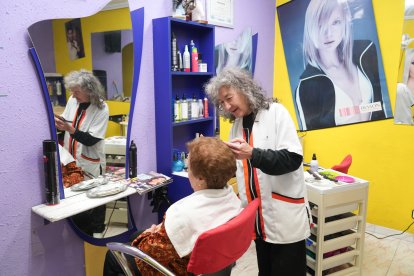 Ana Román, dueña de la Peluquería Pierre.