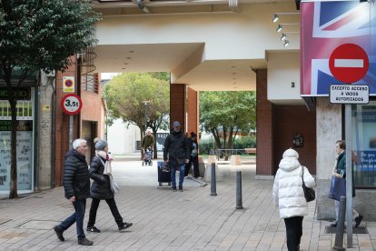 Entrada de la calle de Las Mercedes al paseo de Zorrilla de Valladolid.