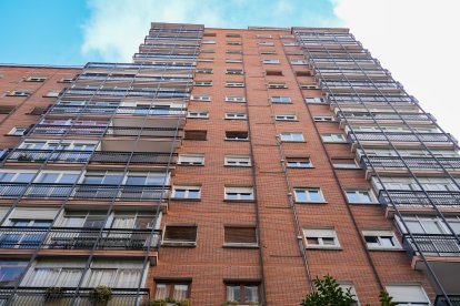 Uno de los 'rascacielos' de la calle de Las Mercedes de Valladolid.