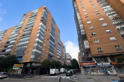 Edificios de la calle de Las Mercedes de Valladolid desde la calle Estadio.