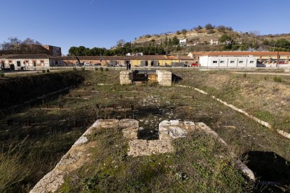 Dique seco, con la dársena al fondo