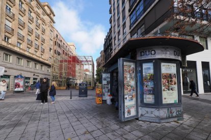 Quiosco de calle, situado en la entrada de la calle Santiago por la plaza de Zorrilla.