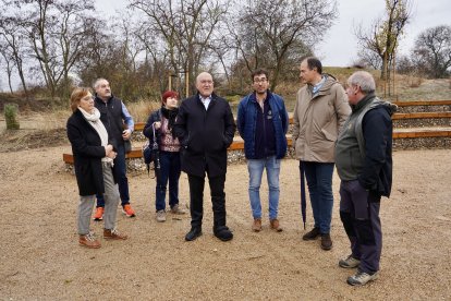 El alcalde de Valladolid, Jesús Julio Carnero, visita la Reserva Biológica Urbana ‘El Tomillo’.