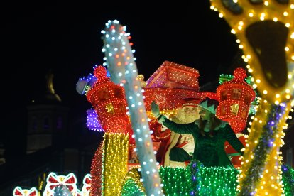 La tradicional 'Cabalgaza' de Papá Noel recorre las calles del centro de Valladolid