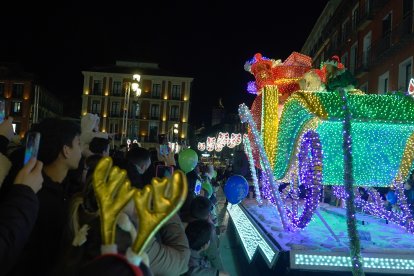 La tradicional 'Cabalgaza' de Papá Noel recorre las calles del centro de Valladolid