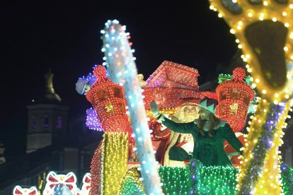 La tradicional 'Cabalgaza' de Papá Noel recorre las calles del centro de Valladolid