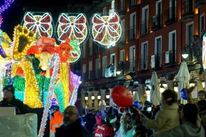 La tradicional 'Cabalgaza' de Papá Noel recorre las calles del centro de Valladolid
