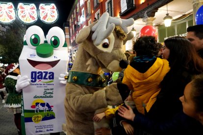 La tradicional 'Cabalgaza' de Papá Noel recorre las calles del centro de Valladolid