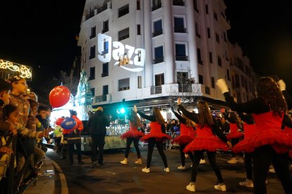 La tradicional 'Cabalgaza' de Papá Noel recorre las calles del centro de Valladolid