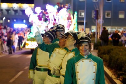 La tradicional 'Cabalgaza' de Papá Noel recorre las calles del centro de Valladolid