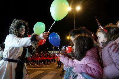 La tradicional 'Cabalgaza' de Papá Noel recorre las calles del centro de Valladolid