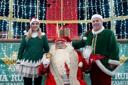 La tradicional 'Cabalgaza' de Papá Noel recorre las calles del centro de Valladolid