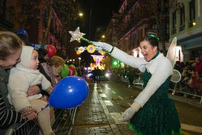 La tradicional 'Cabalgaza' de Papá Noel recorre las calles del centro de Valladolid