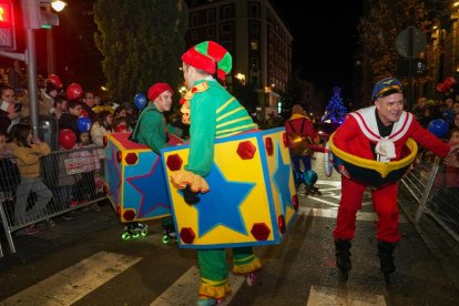 La tradicional 'Cabalgaza' de Papá Noel recorre las calles del centro de Valladolid