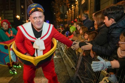 La tradicional 'Cabalgaza' de Papá Noel recorre las calles del centro de Valladolid