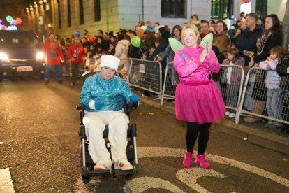 La tradicional 'Cabalgaza' de Papá Noel recorre las calles del centro de Valladolid