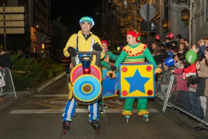 La tradicional 'Cabalgaza' de Papá Noel recorre las calles del centro de Valladolid