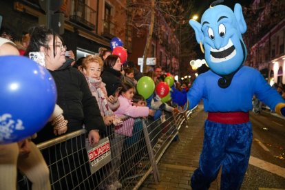 La tradicional 'Cabalgaza' de Papá Noel recorre las calles del centro de Valladolid