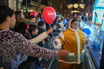 La tradicional 'Cabalgaza' de Papá Noel recorre las calles del centro de Valladolid