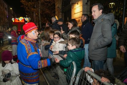 La tradicional 'Cabalgaza' de Papá Noel recorre las calles del centro de Valladolid