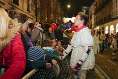 La tradicional 'Cabalgaza' de Papá Noel recorre las calles del centro de Valladolid