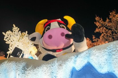 La tradicional 'Cabalgaza' de Papá Noel recorre las calles del centro de Valladolid