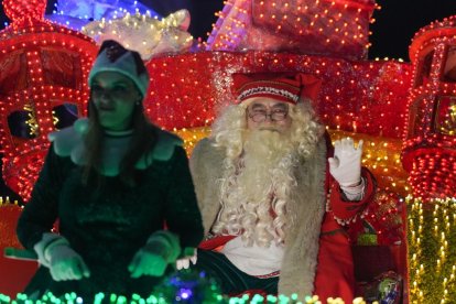 La tradicional 'Cabalgaza' de Papá Noel recorre las calles del centro de Valladolid