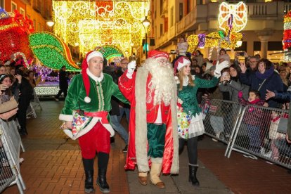 La tradicional 'Cabalgaza' de Papá Noel recorre las calles del centro de Valladolid